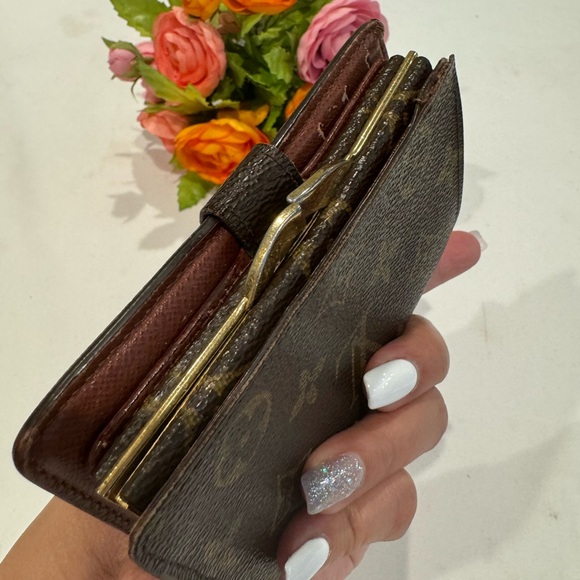 Authentic Louis Vuitton Kisslock wallet - Picture 10 of 11